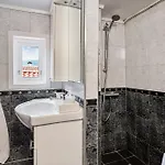 3 Bedroom In Heart Of *