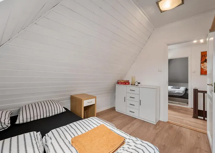 Apartment 3 Bedroom In Heart Of *
